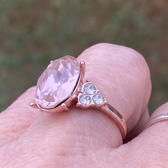 Pink Crystal rose gold plated ring with white crystal accent sz 7 - Picture 4 of 15